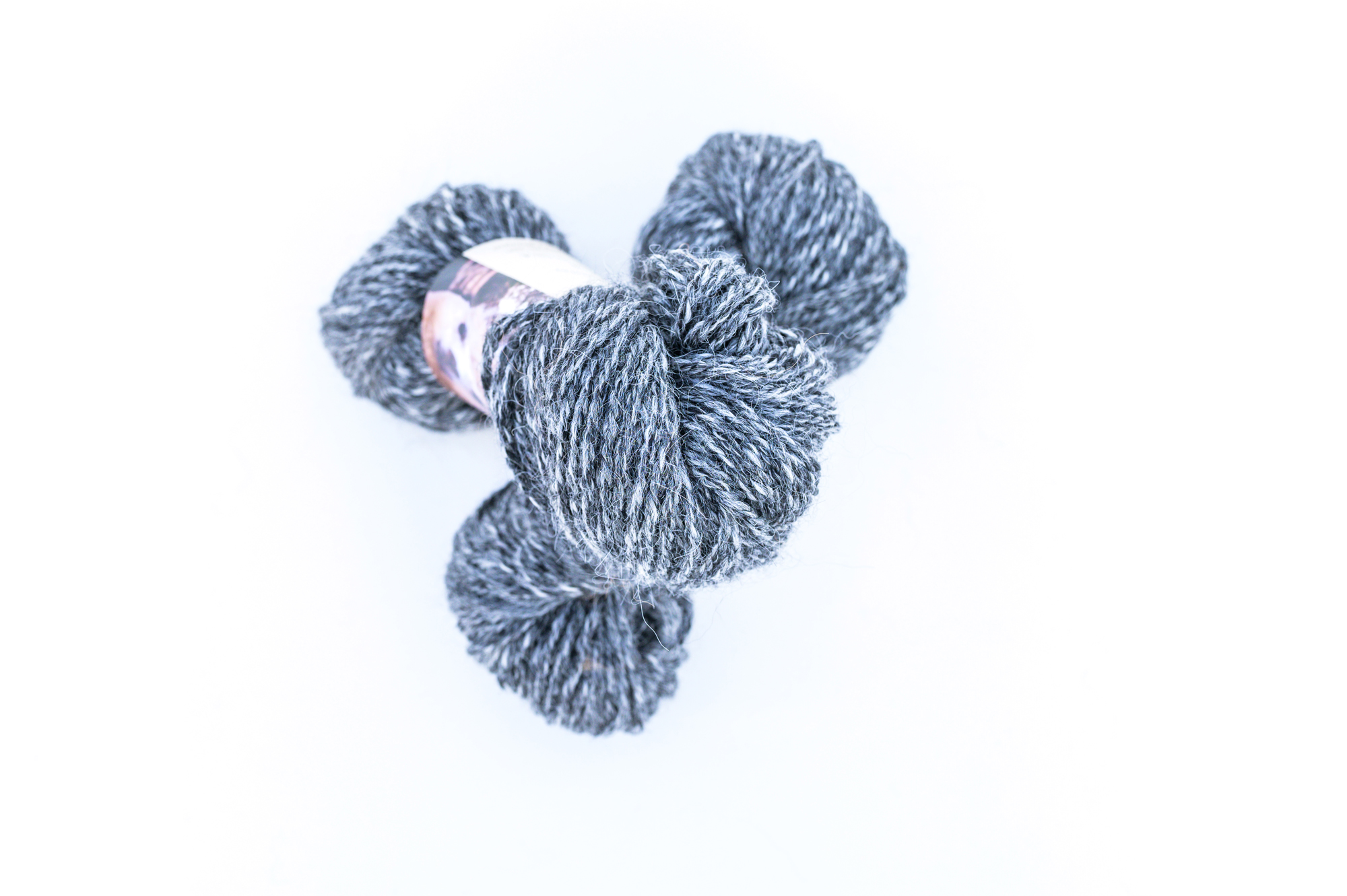 דוללה לסריגה אפור כהה-לבן (ג'וזפה) – תמונה 2