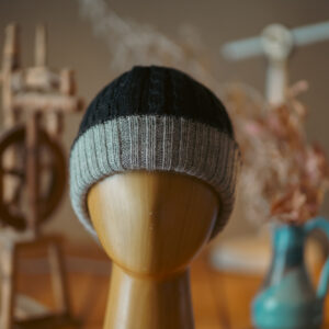 כובע דו צדדי 100% צמר אלפקה - שחור/אפור בהיר